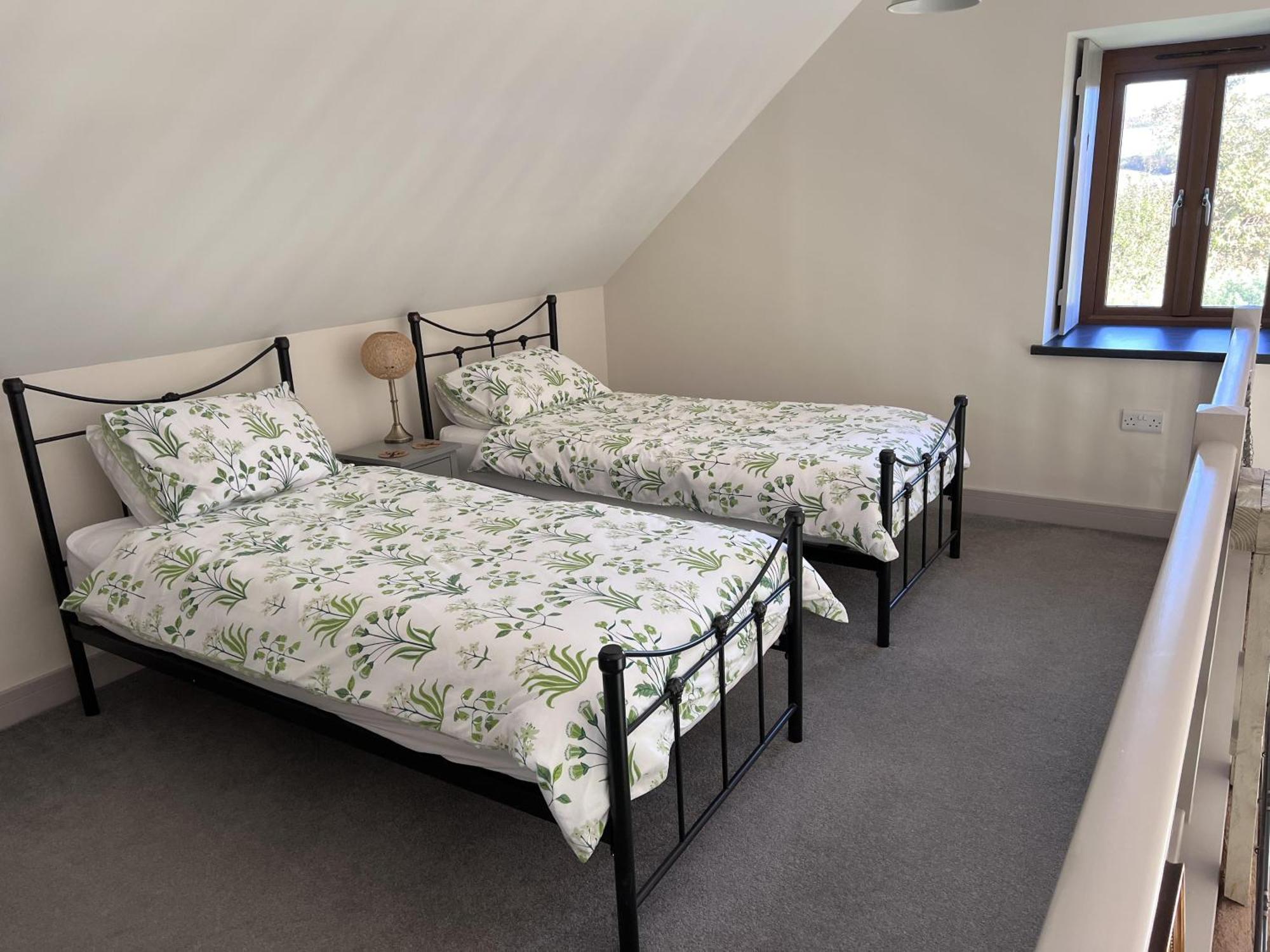 Poachers Hut - Captivating 1-Bed Cottage Shorwell Dış mekan fotoğraf